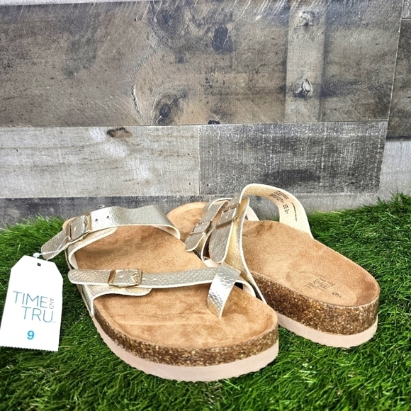 Time and Tru Sandals - Picture 1 of 7